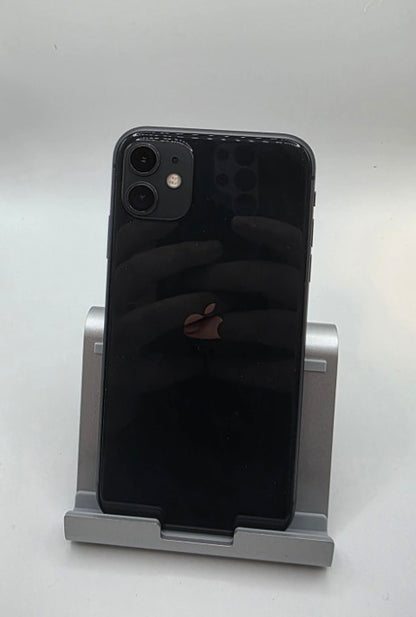 Apple iPhone 11 - 64 GB - with charging case