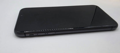 Apple iPhone 11 - 64 GB - with charging case