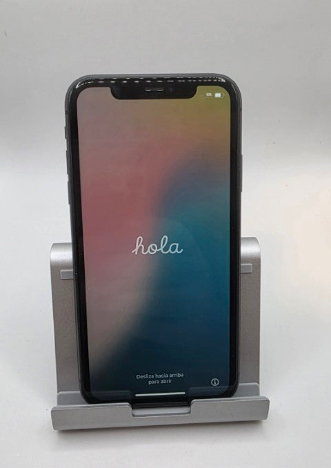 Apple iPhone 11 - 64 GB - with charging case